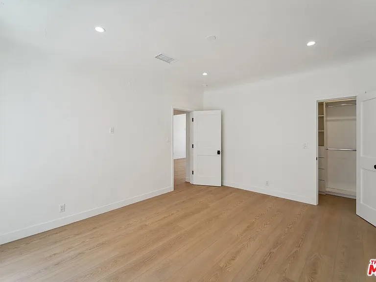 9122 W 3rd St — Photo 24