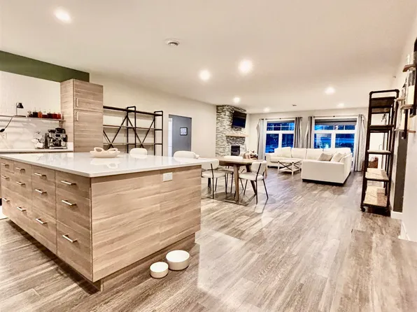 100 Edward St Unit 6, Fort Atkinson, WI 53538