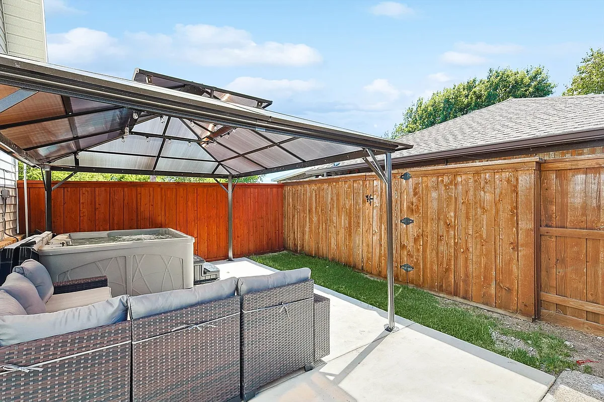 Building Photo - 3322 Darby Ln #2