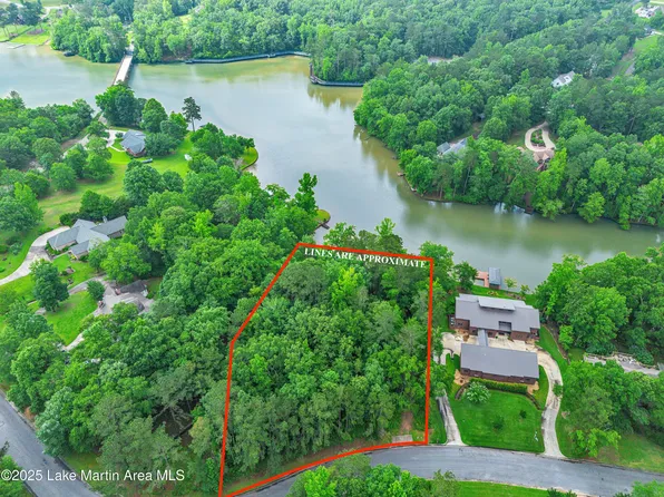 5 Peachwood Dr, Tallassee, AL 36078