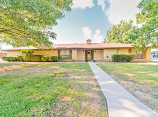 302 Brookview Dr, Decatur, TX 76234