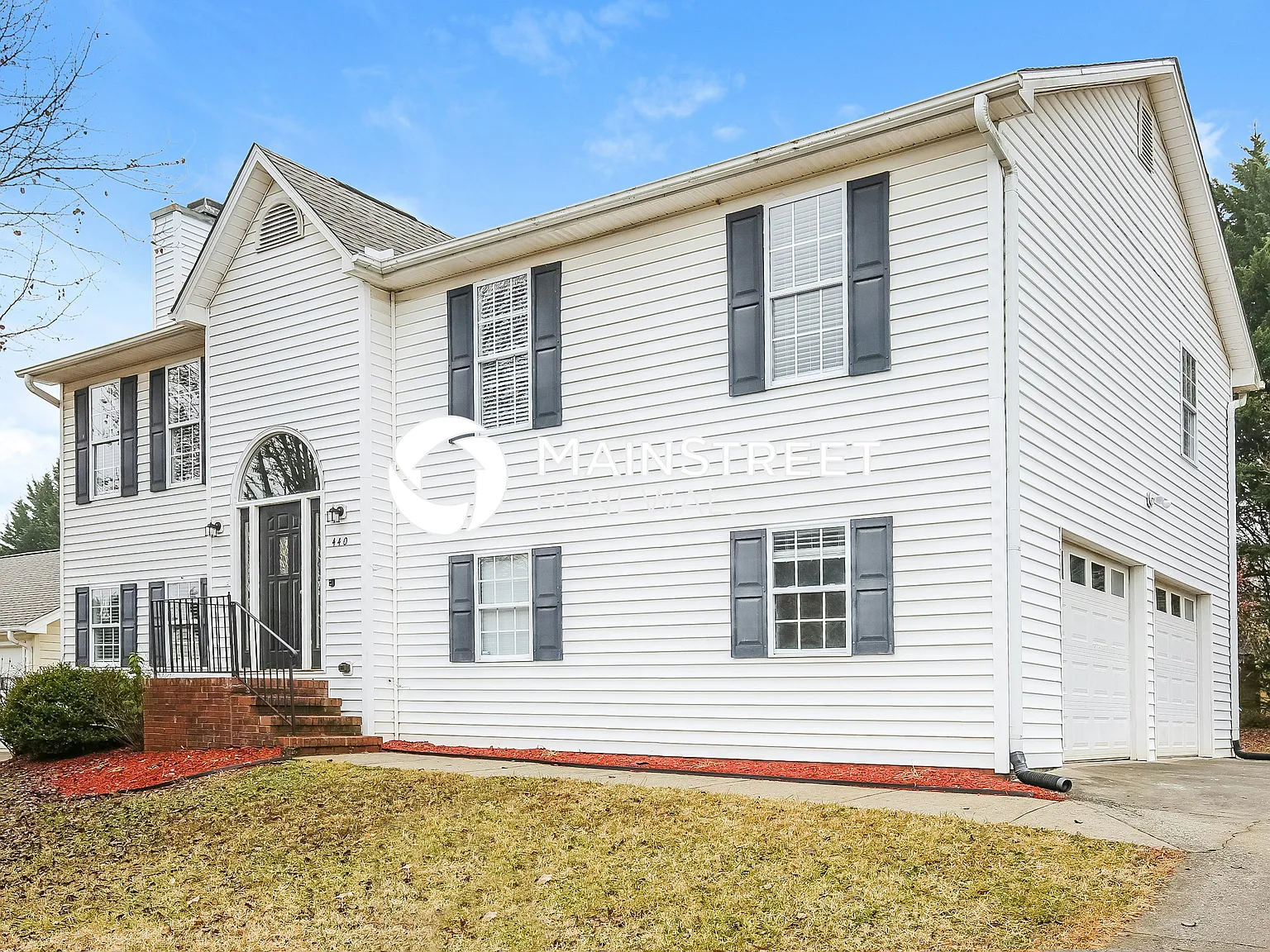 440 Corbin St — Photo 2