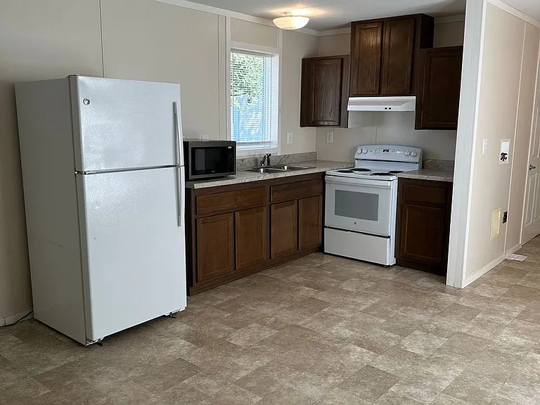 2501 S Broadway Ave — Photo 49