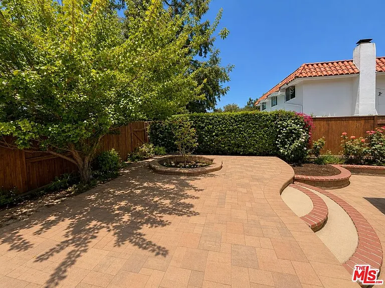 1615 Wellington Pl — Photo 35