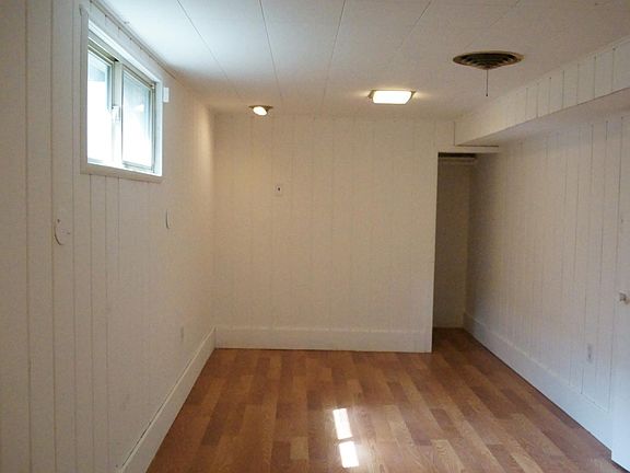 Huge bedroom, with two closets