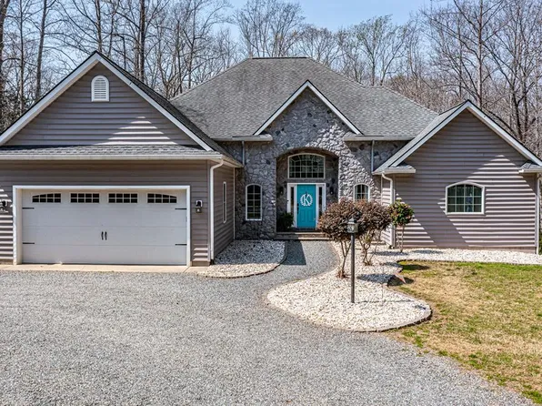 335 Heron Dr, Weems, VA 22576
