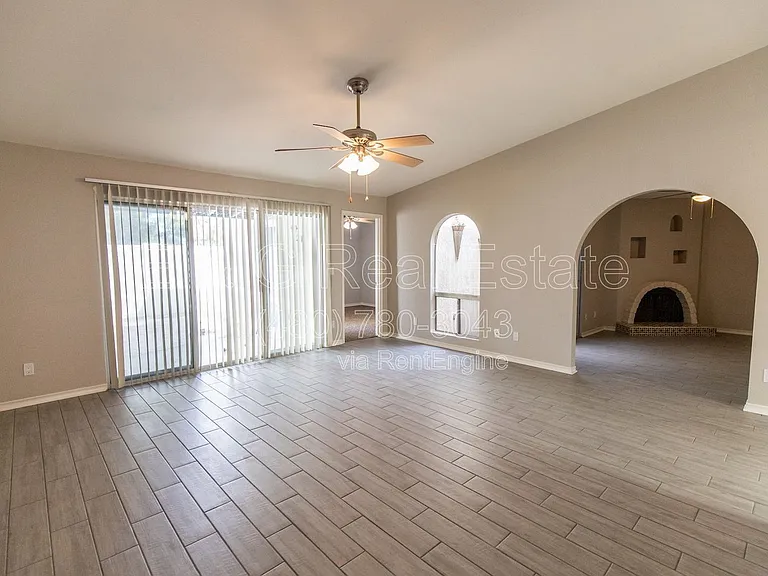 2908 E Avenida Olivos — Photo 3