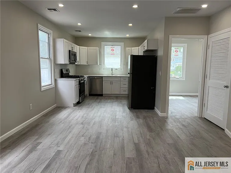 588 Livingston Ave #2-B — Photo 3