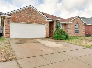 4028 Falcon Ridge Dr, Haltom City, TX 76137