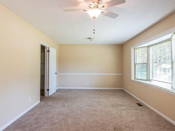 5th image of 631 Pine Hill Dr