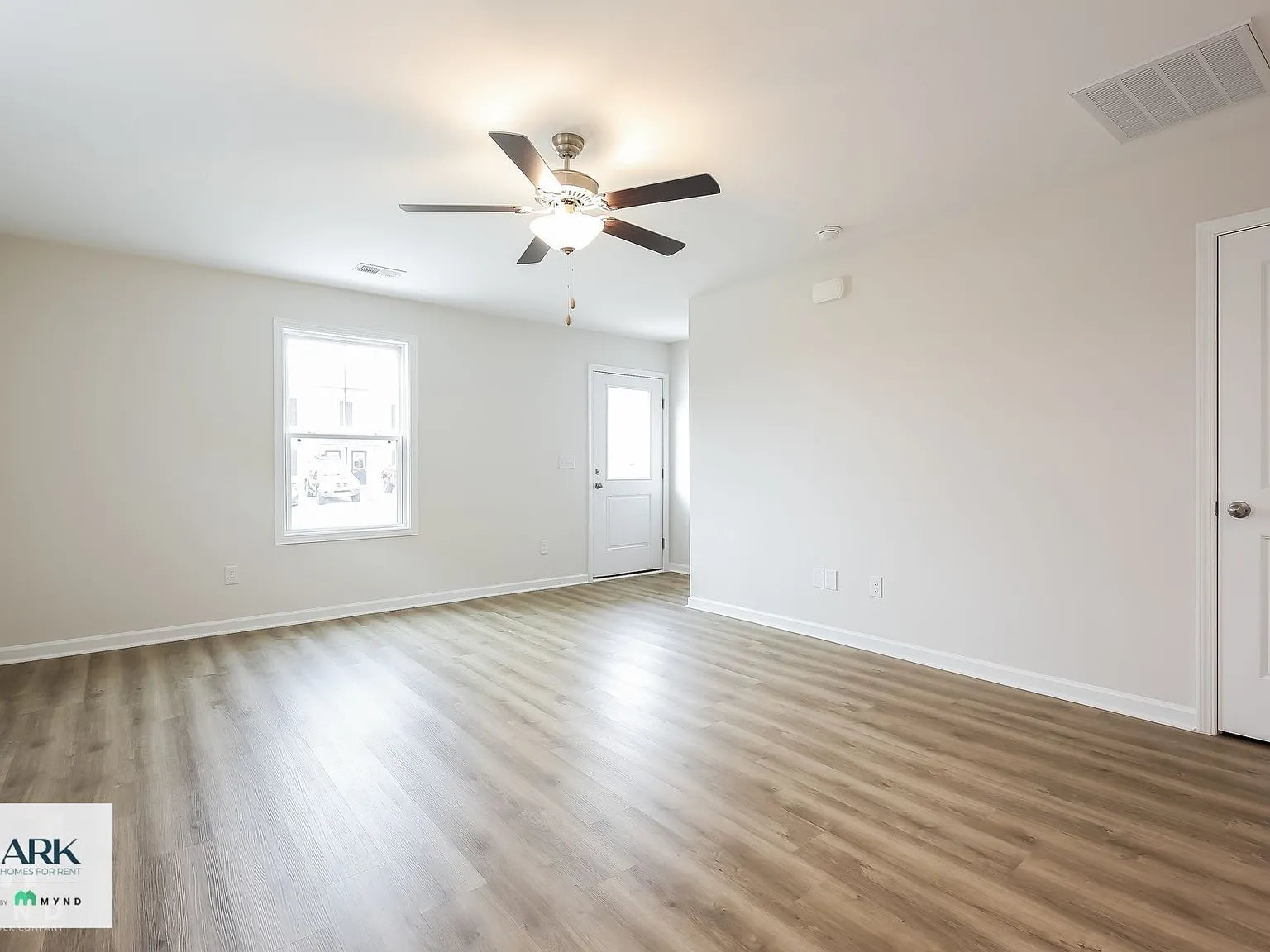 3 bed, 3.5 bath, 1710 sqft, $1,896 — Photo 3