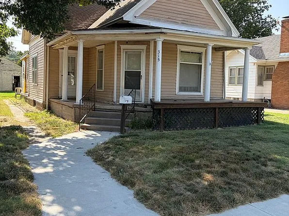 315 N Main St, Hoisington, KS 67544