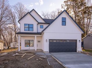 5595 Walnut St, Mentor On The Lake, OH