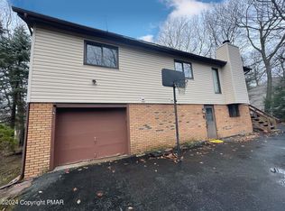1042 Salamanca Dr, Tobyhanna, PA