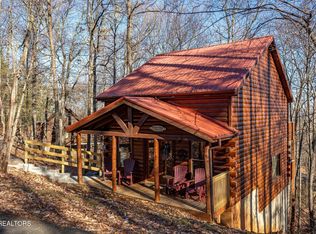 1628 Ginnys Trl, Sevierville, TN 37876