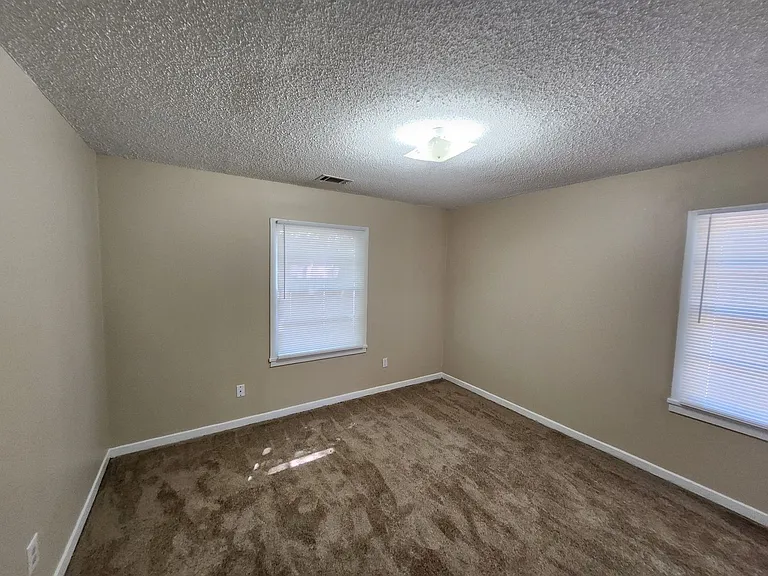 2427 Young Dr — Photo 19