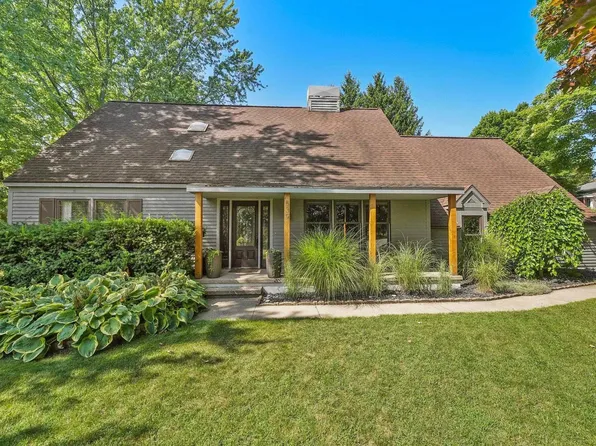 539 Quail Ridge Dr, Traverse City, MI 49686