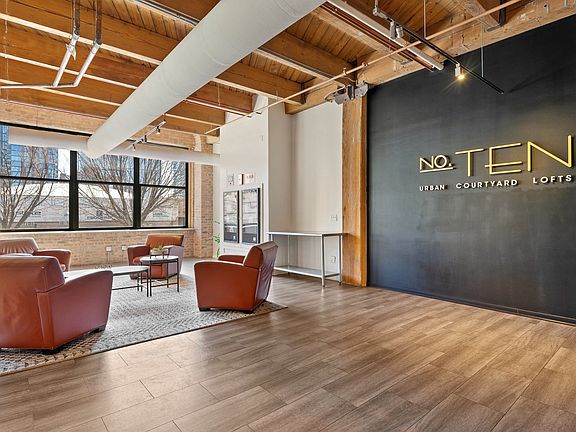 2nd image of 1040 W Adams St Unit 122