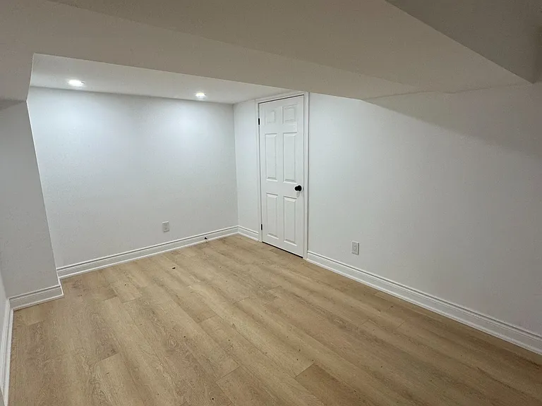 191 Finch Ave W — Photo 7