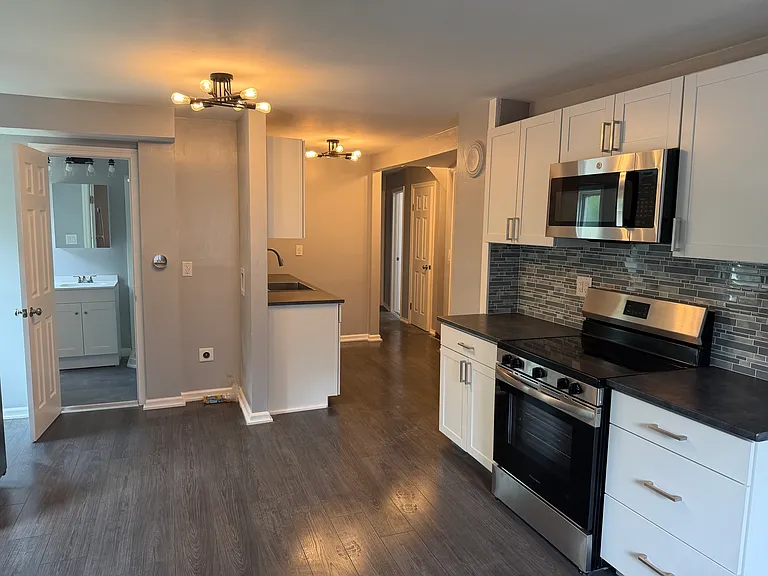 384 Norwich Ave — Photo 1
