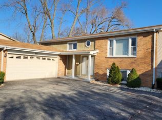 816 W Army Trail Blvd, Addison, IL 60101