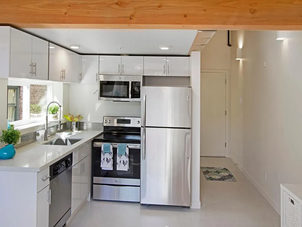 Studio, 410 sqft, $1,395 — Photo 4