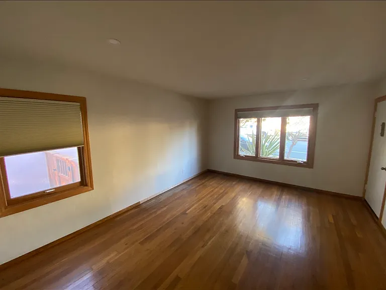 1017 Everett St — Photo 3