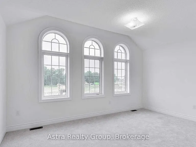 596 Mactier Dr — Photo 3