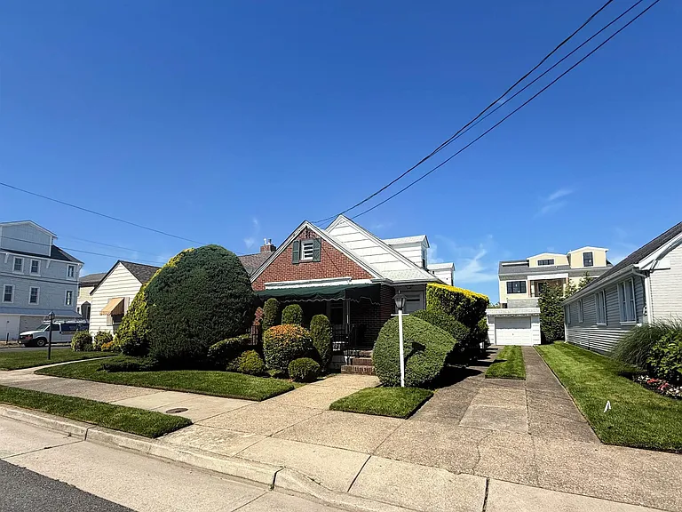33 N Gladstone Ave #JULY 1ST-LABOR DAY — Photo 1