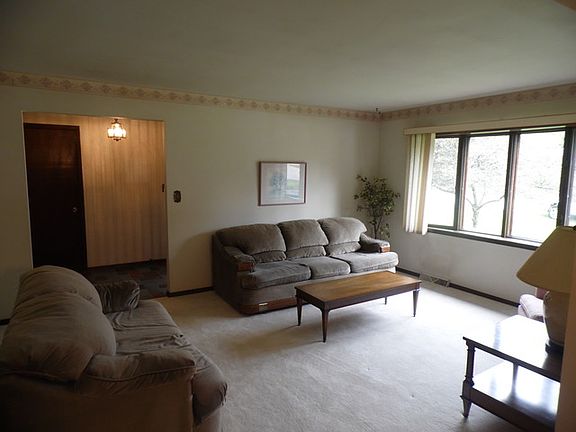 2nd image of 5585 Palisades Pkwy