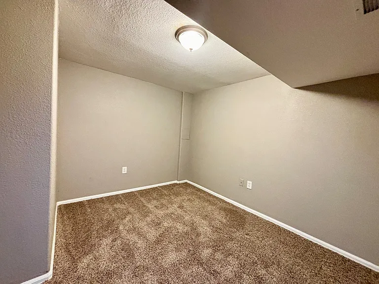1044 S Paris Ct — Photo 19