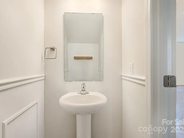 3034 Eastcott Ave — Photo 8