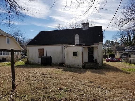 3rd image of 305 Glenwood Ct