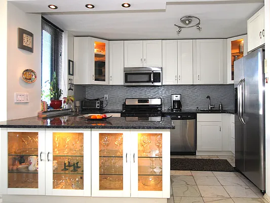 Rented by essential NEW YORK Real Estate | media 18