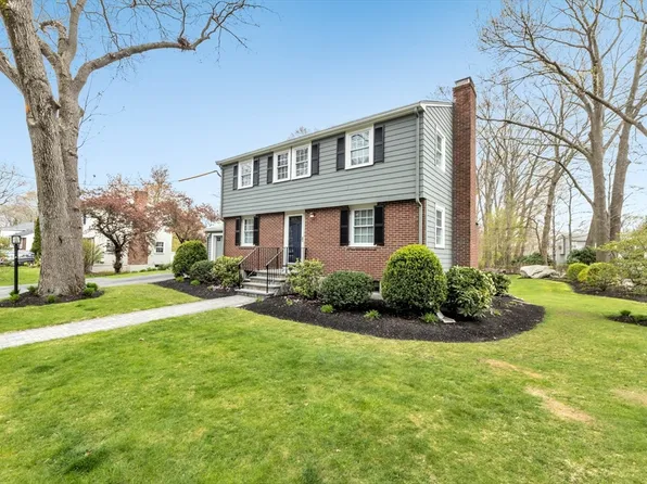 140 Colwell Dr, Dedham, MA 02026