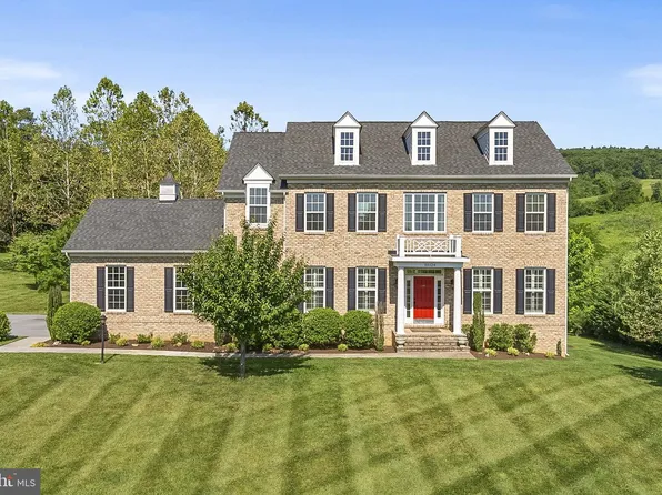 35124 Greyfriar Dr, Round Hill, VA 20141