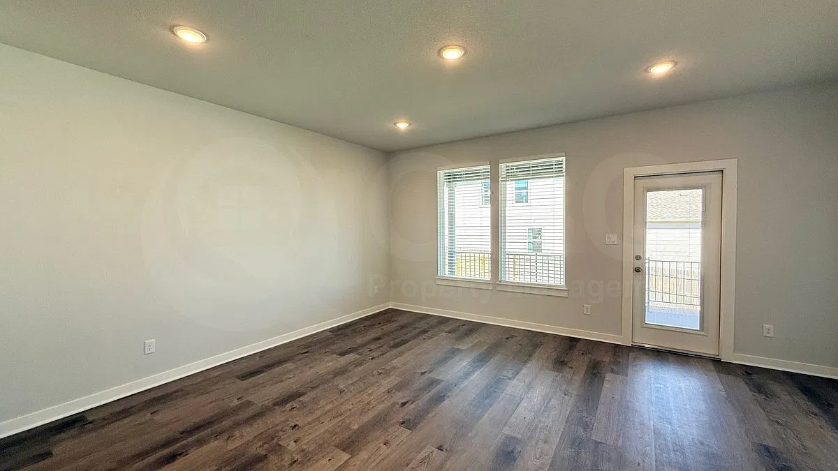 4 bed, 2.0 bath, 1853 sqft, $2,450 — Photo 4