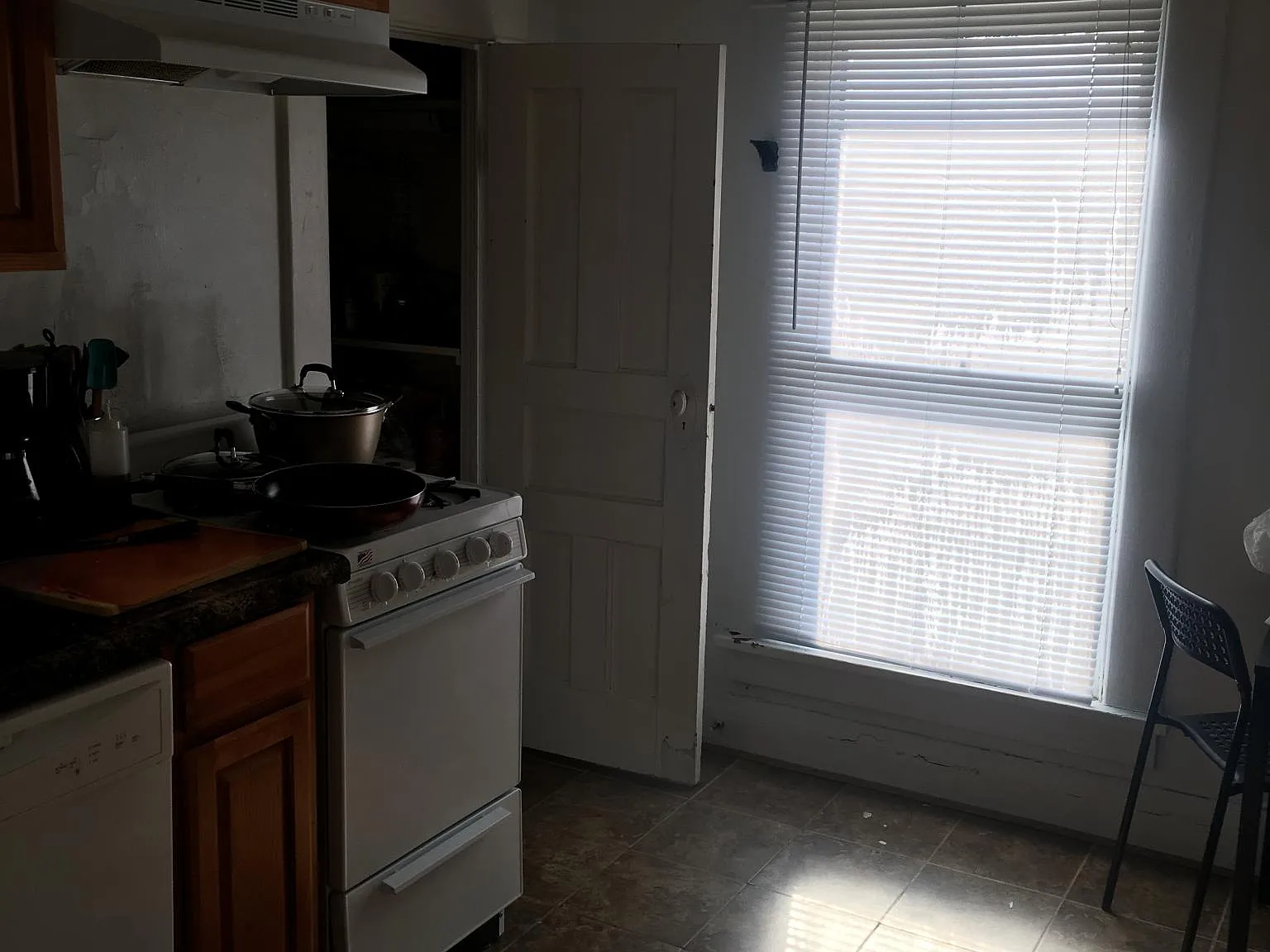 6 bed, 2800 sqft, $3,750 — Photo 4