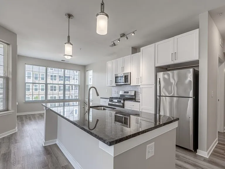 Creekstone Village Apartments — Photo 32