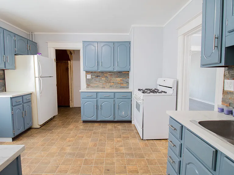19 Dain Ave — Photo 3