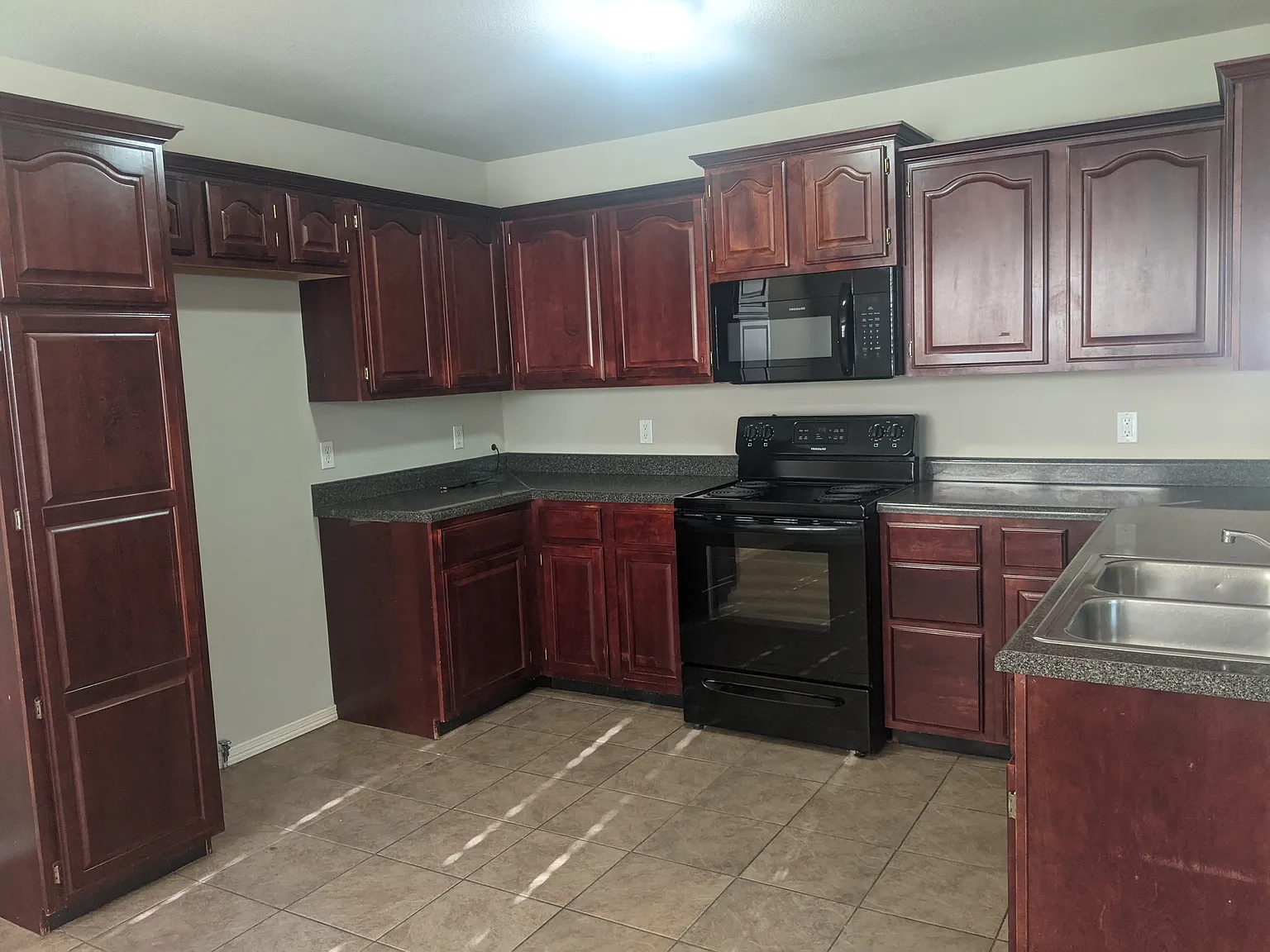 3 bed, 1575 sqft, $1,800 — Photo 3