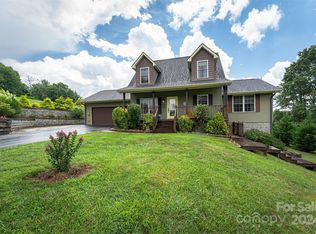 308 Scenic Ridge Dr, Hendersonville, NC 28792