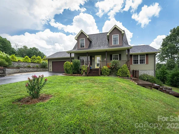 308 Scenic Ridge Dr, Hendersonville, NC 28792