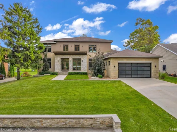 2633 Fairway Ln, Fort Gratiot, MI 48059