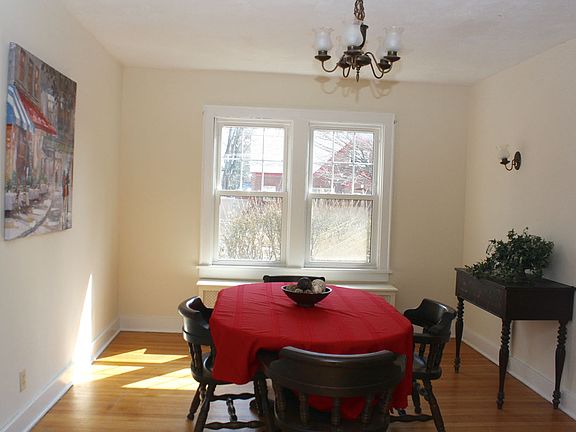 5th image of 28 Van Buren St