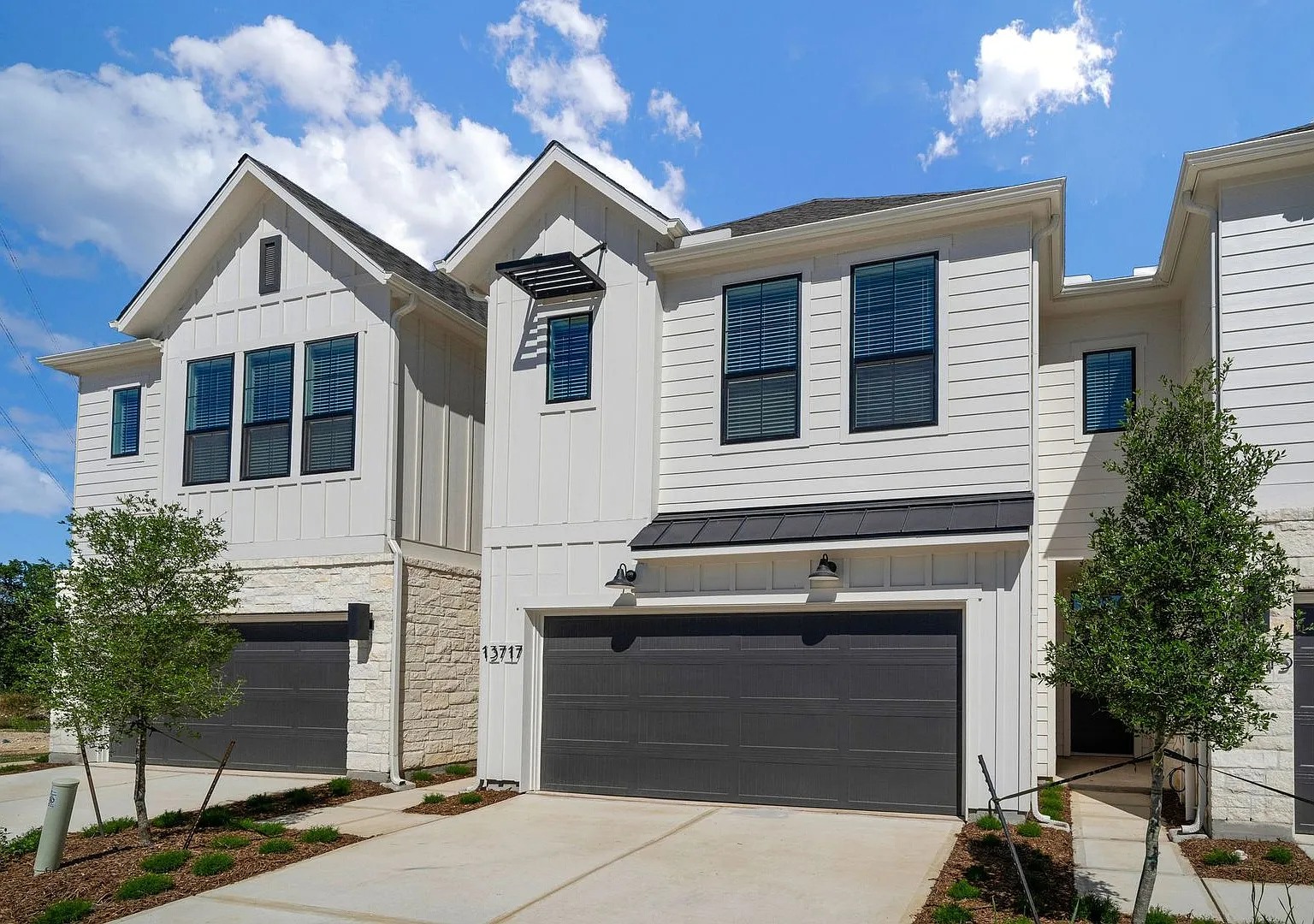 Coming Soon! Beautiful Townhome! The Venice Floor-Plan 2 Weeks Free Rent! — Photo 1