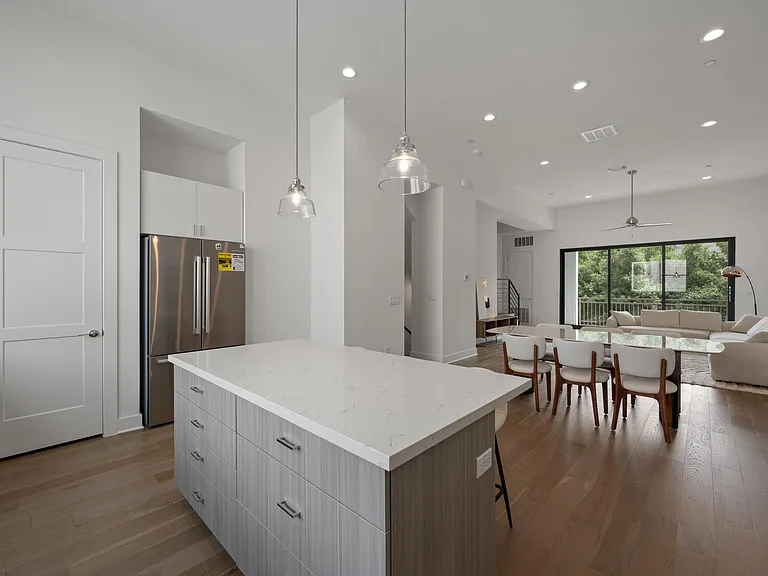3810 Berkman Dr — Photo 10