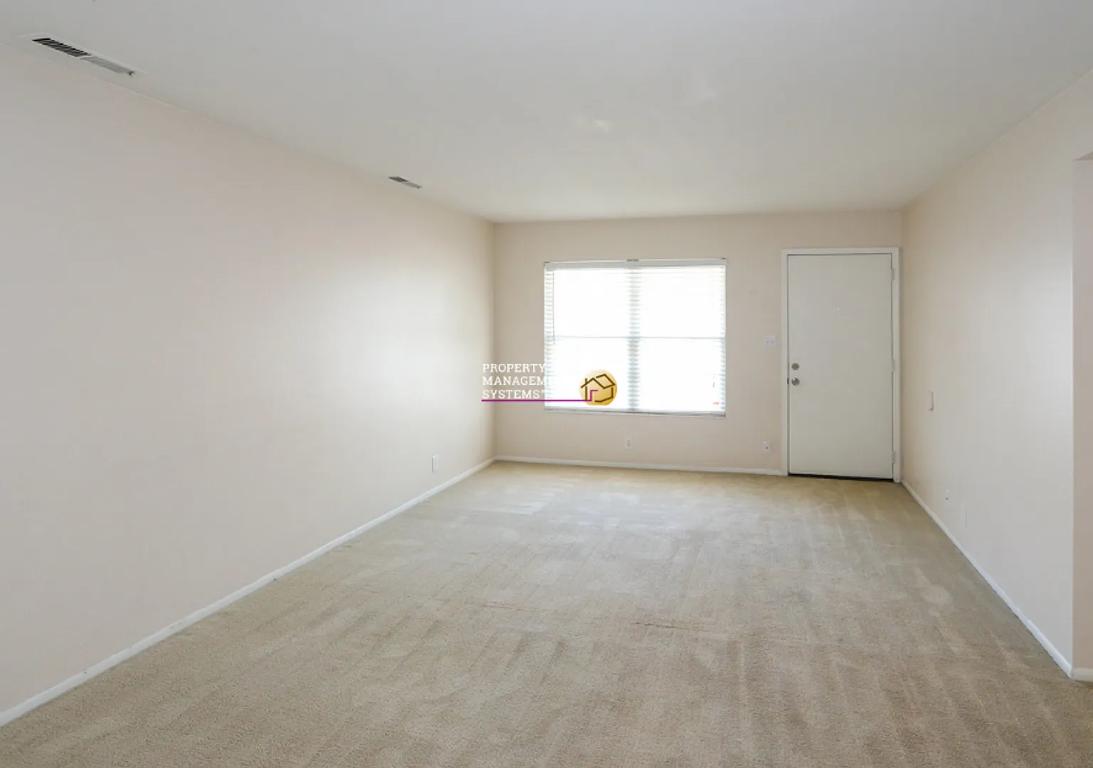 3 Bedroom Townhome in Millcreek — Photo 3