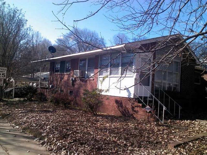 2nd image of 1701 Lasalle St