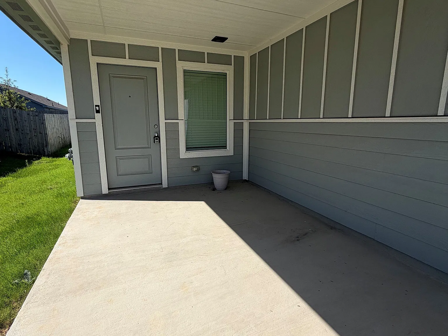 3 bed, 1411 sqft, $1,990 — Photo 2